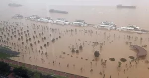 Highest-level rainstorm warning issued in south China’s Guangdong | Floods News by StuffsEarth
